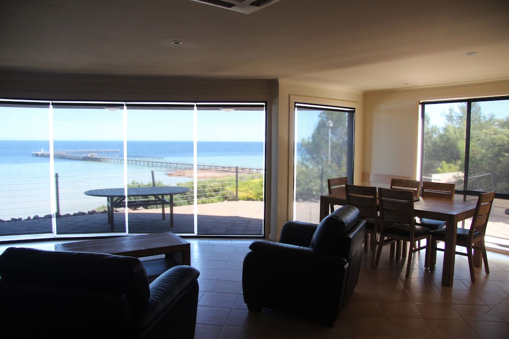 Cliff House Beachfront Villas Deals & Reviews (Moonta Bay, AUS) Wotif
