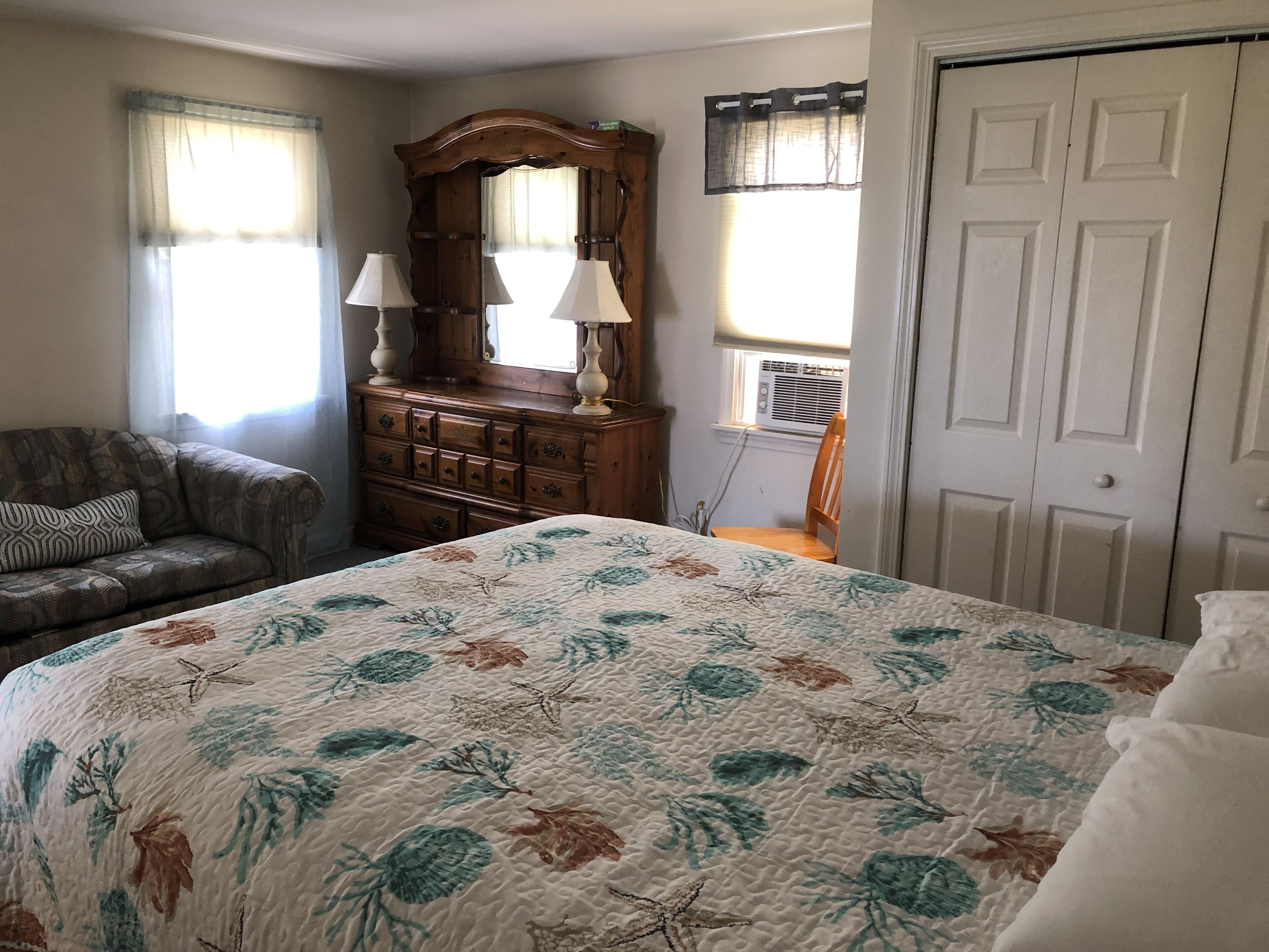 Fabulous Cape Cod 4BR, Great View, Steps to Brewster Pineland Park Private Beach in Brewster, United States