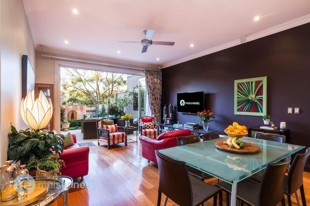 Stately 3 Bedroom House Close to Bondi Junction