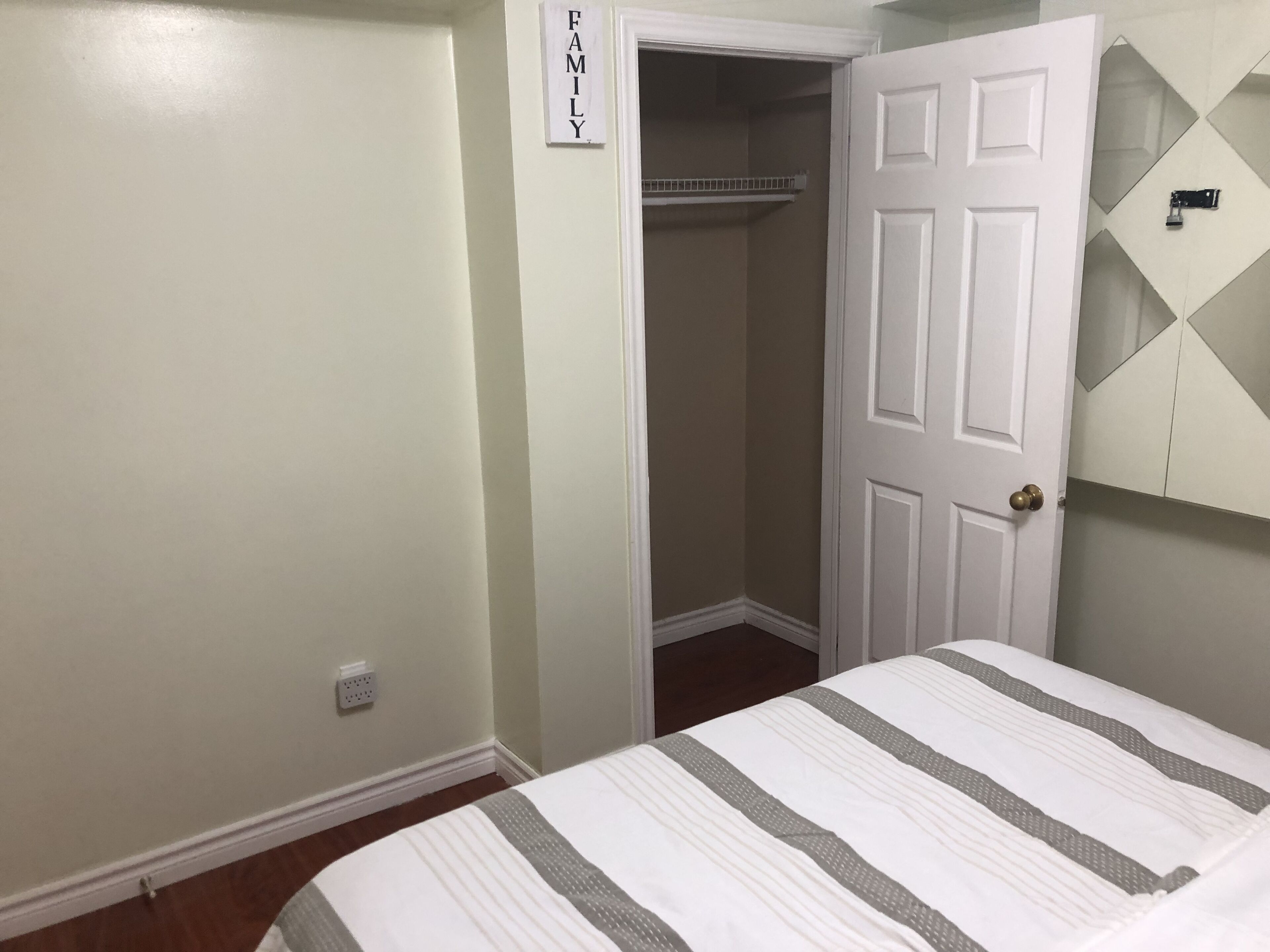 Beautiful 1 Bedroom Walk Out Basement Apartment Near Steels Mavis Neighborhood 2021 Pictures Reviews Prices Deals Expedia Ca