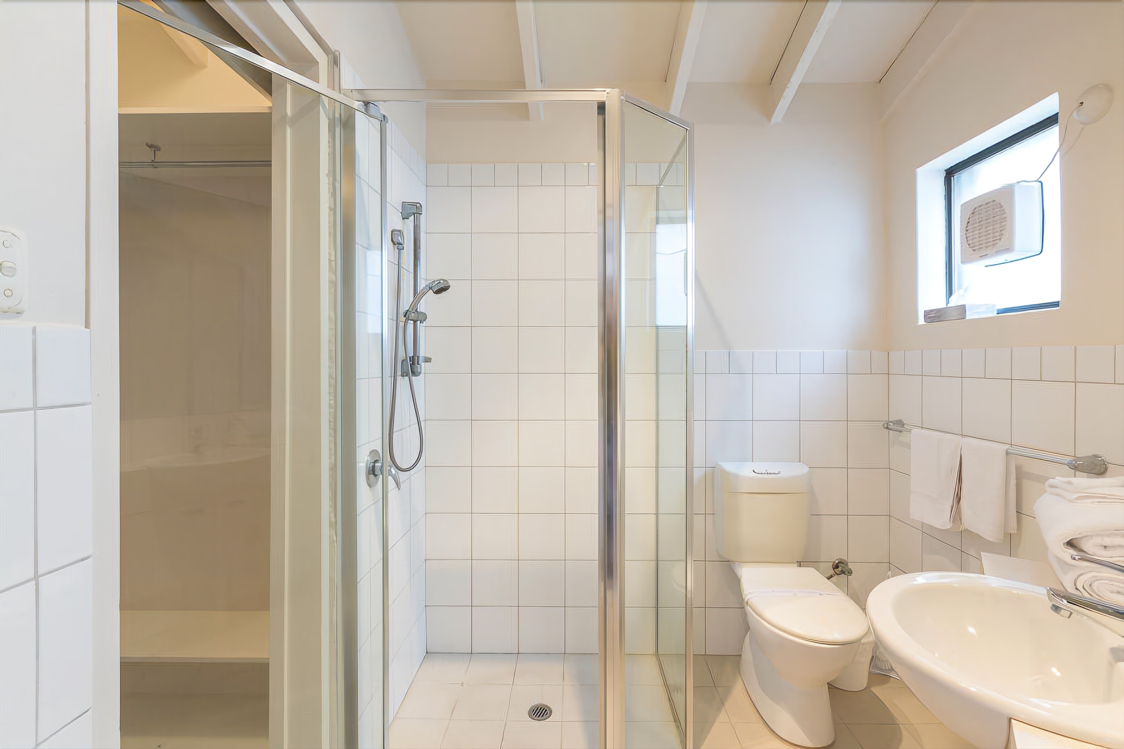 Como Mezzanine Retreat