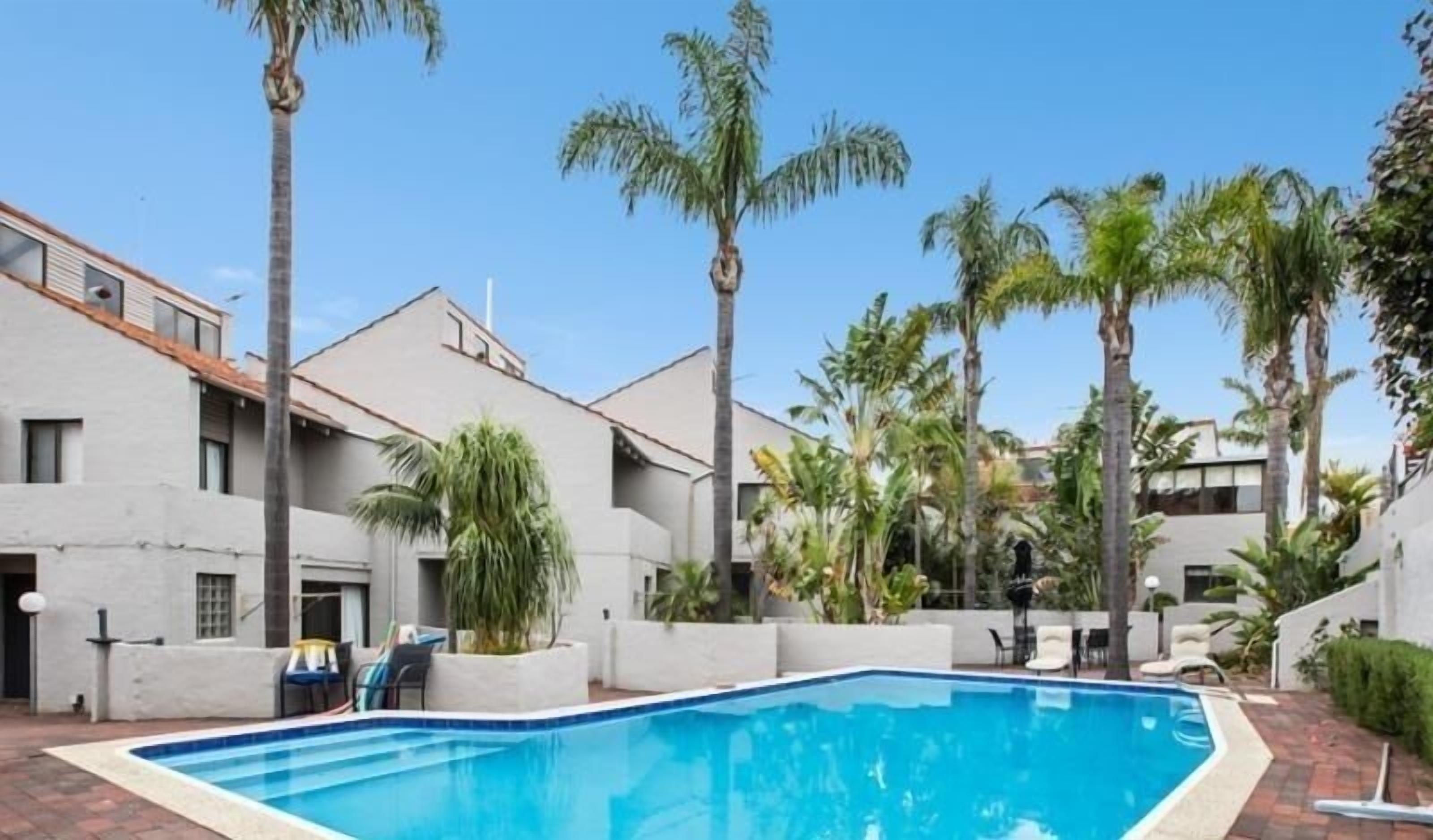 Como Mezzanine Retreat