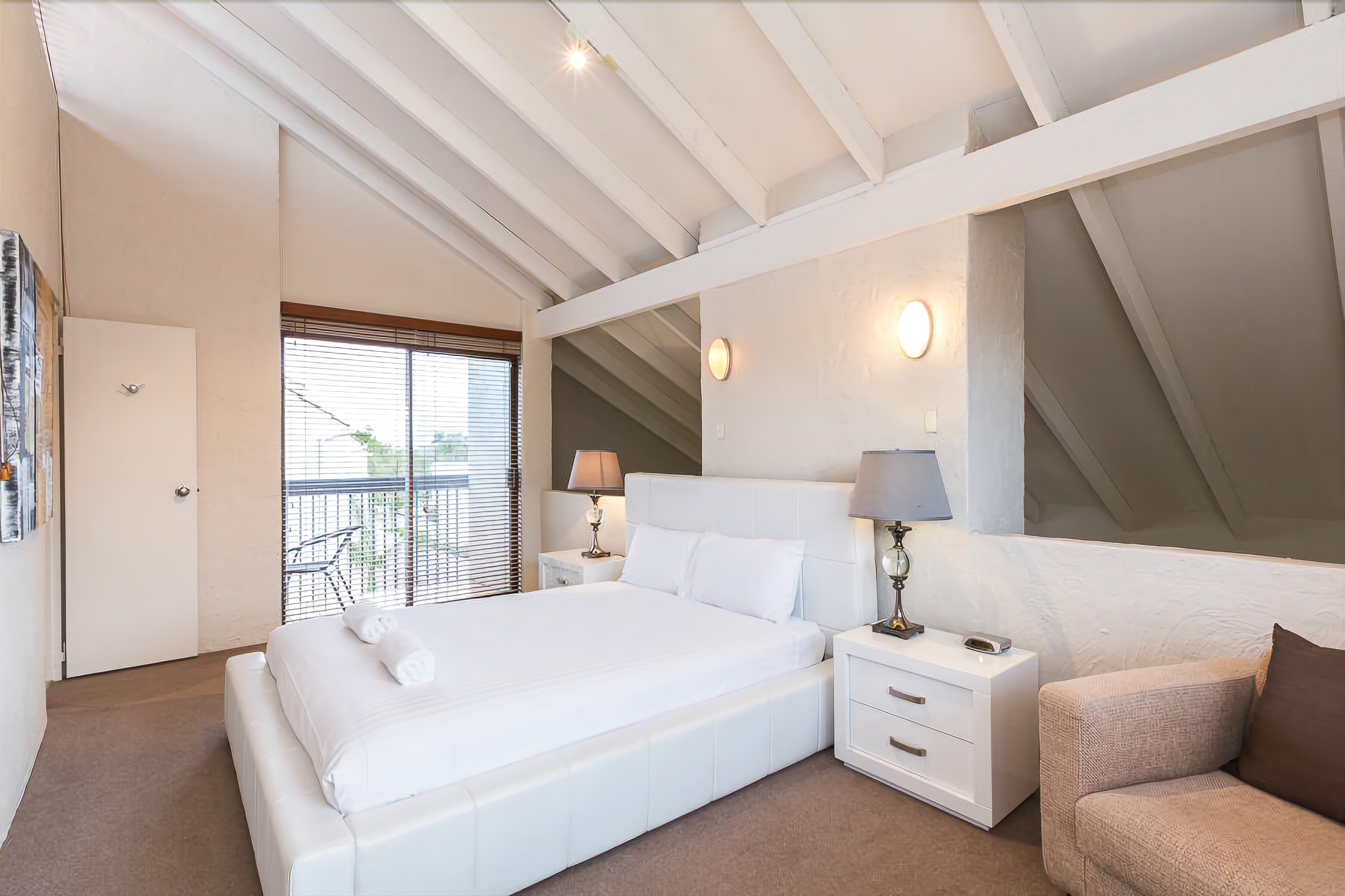 Como Mezzanine Retreat