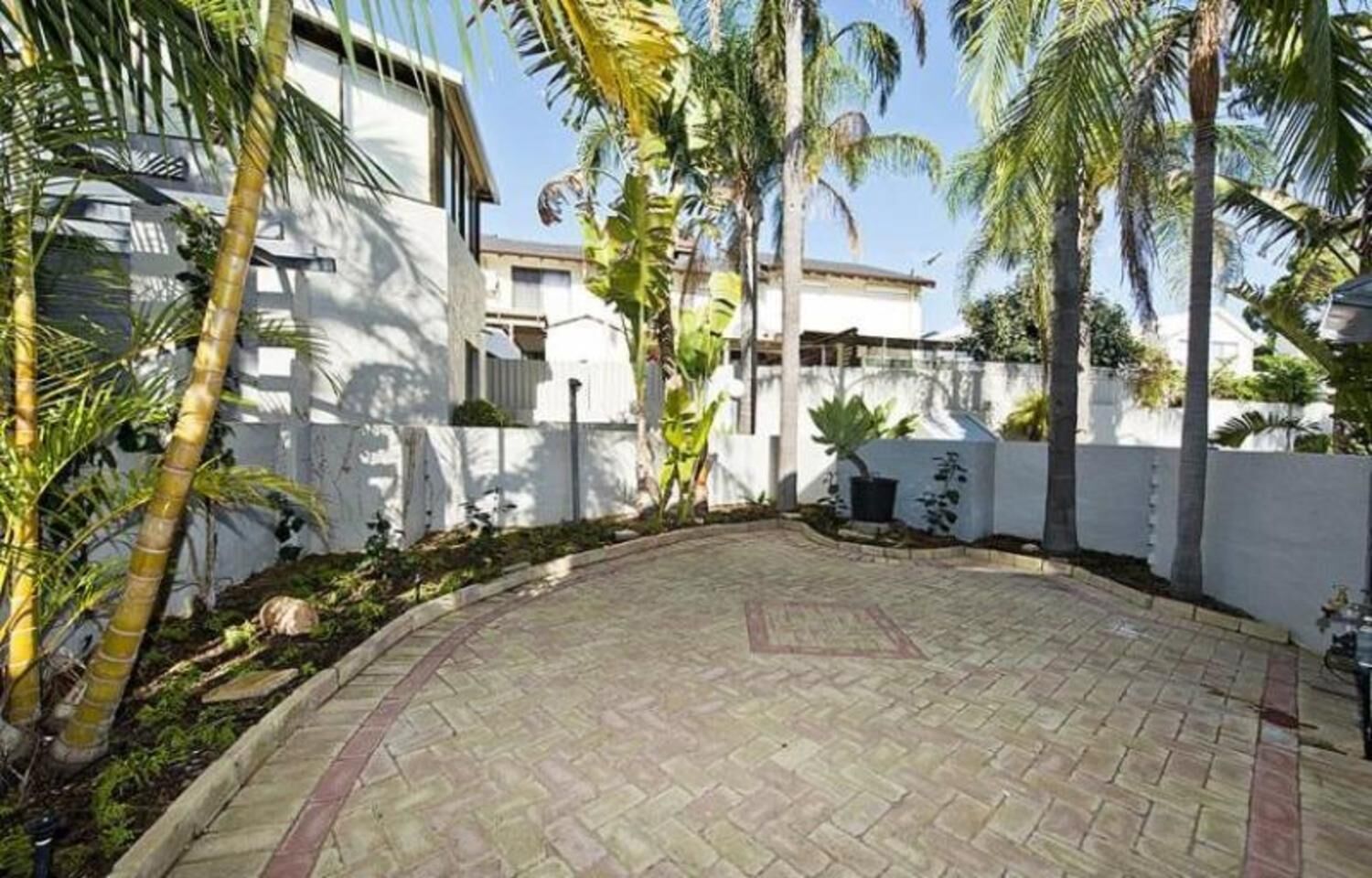 Como Mezzanine Retreat