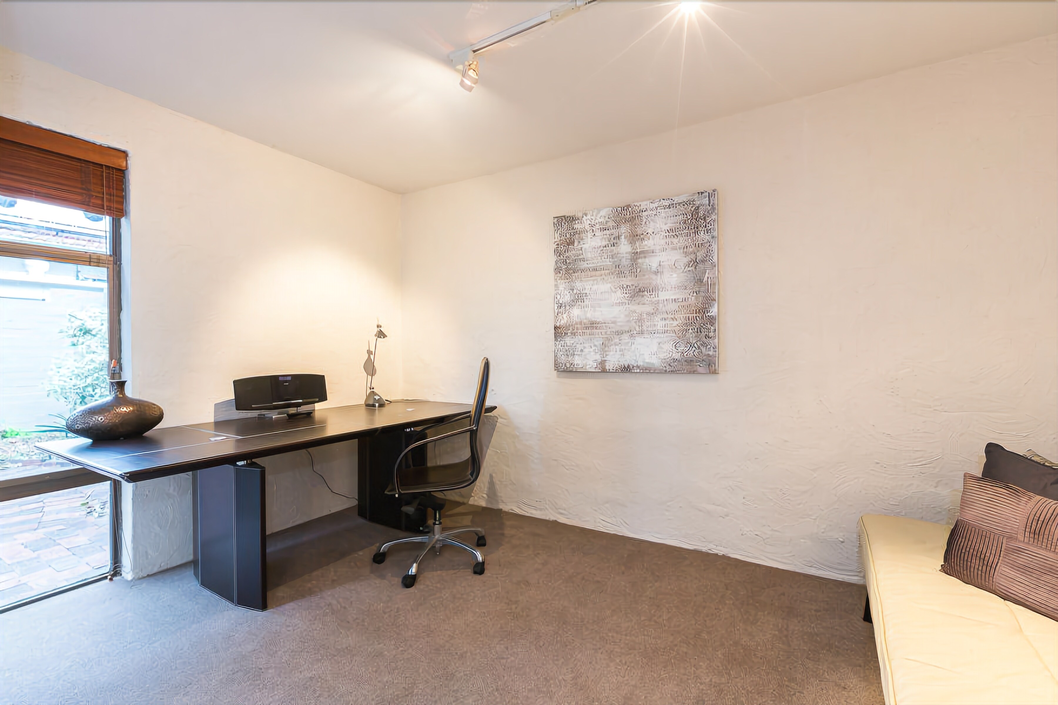 Como Mezzanine Retreat