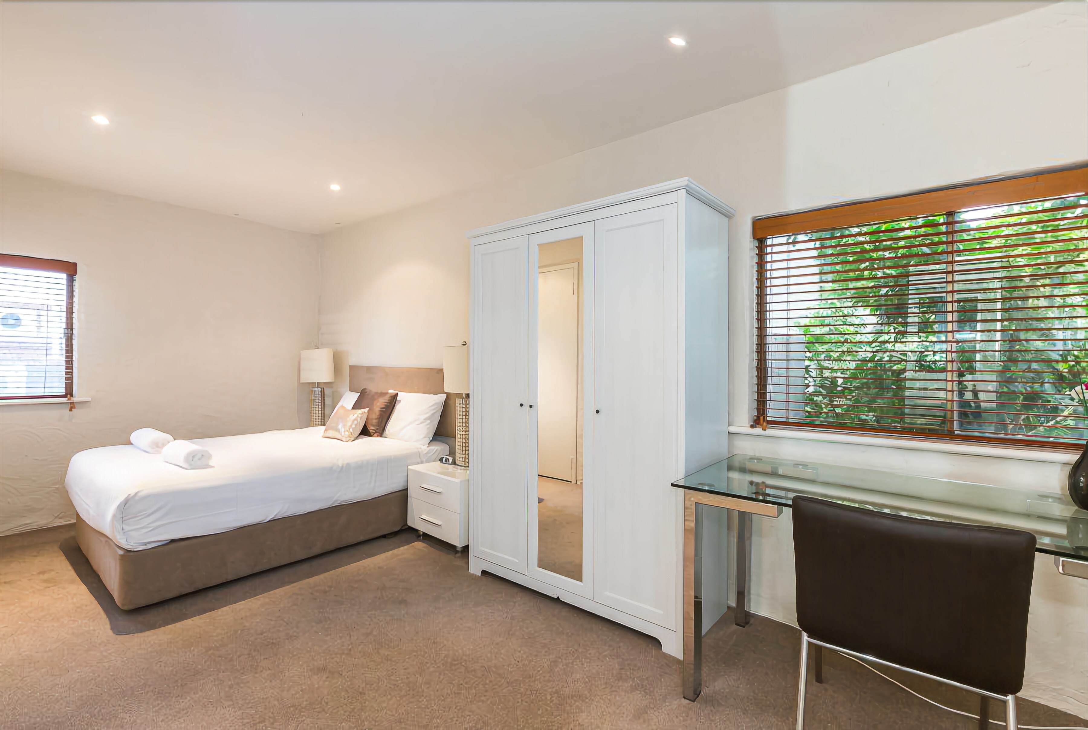 Como Mezzanine Retreat