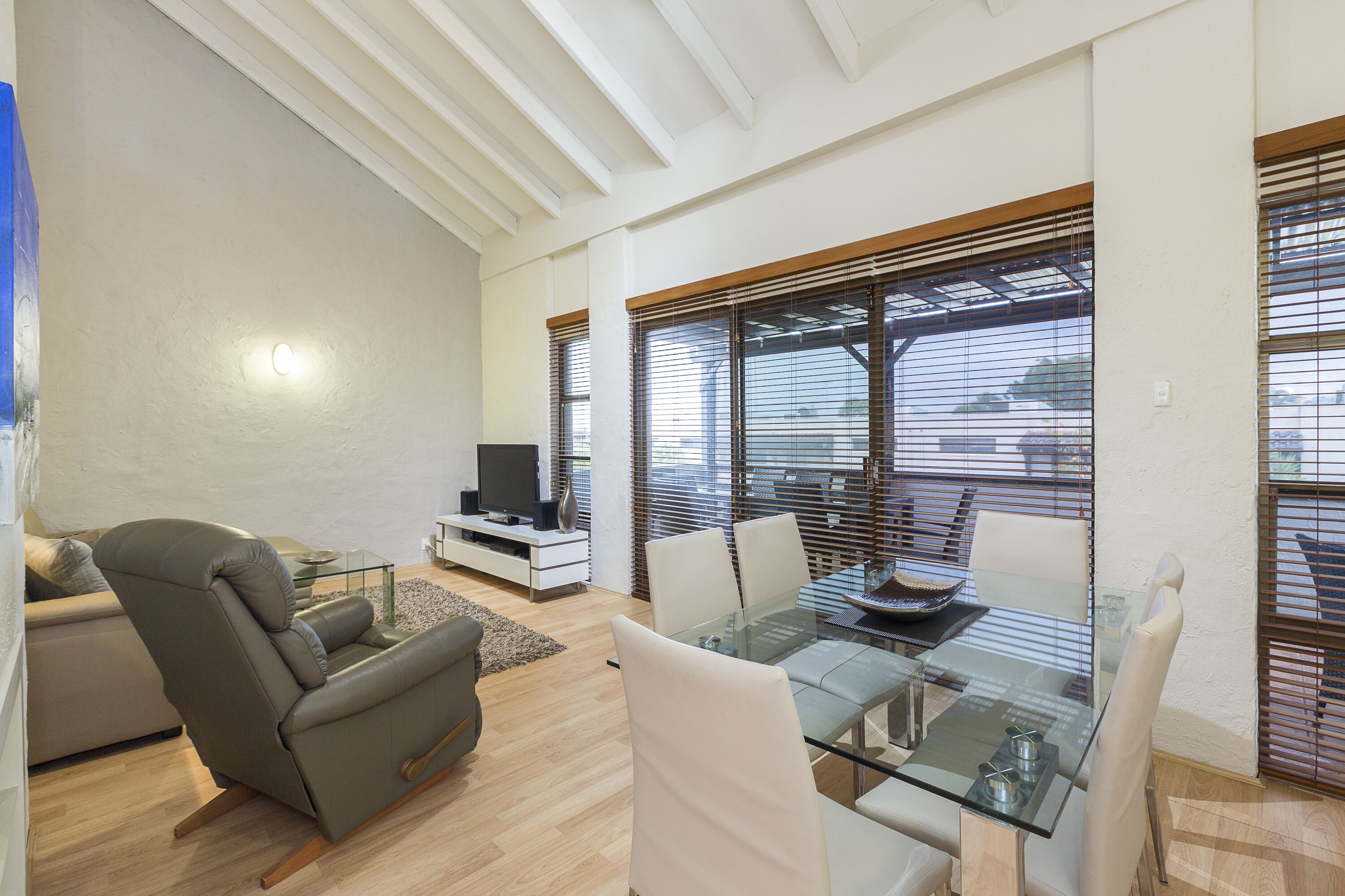 Como Mezzanine Retreat