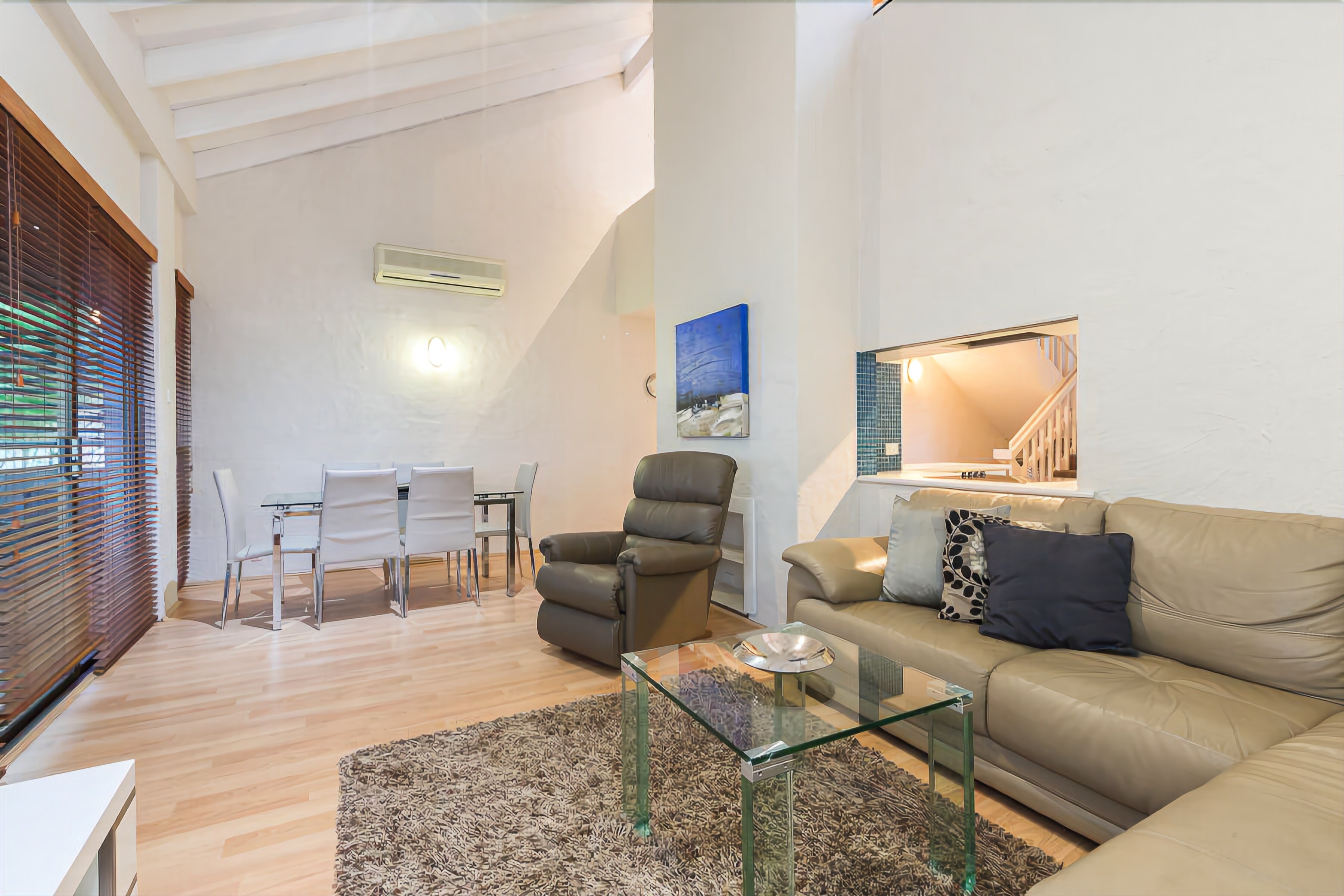 Como Mezzanine Retreat