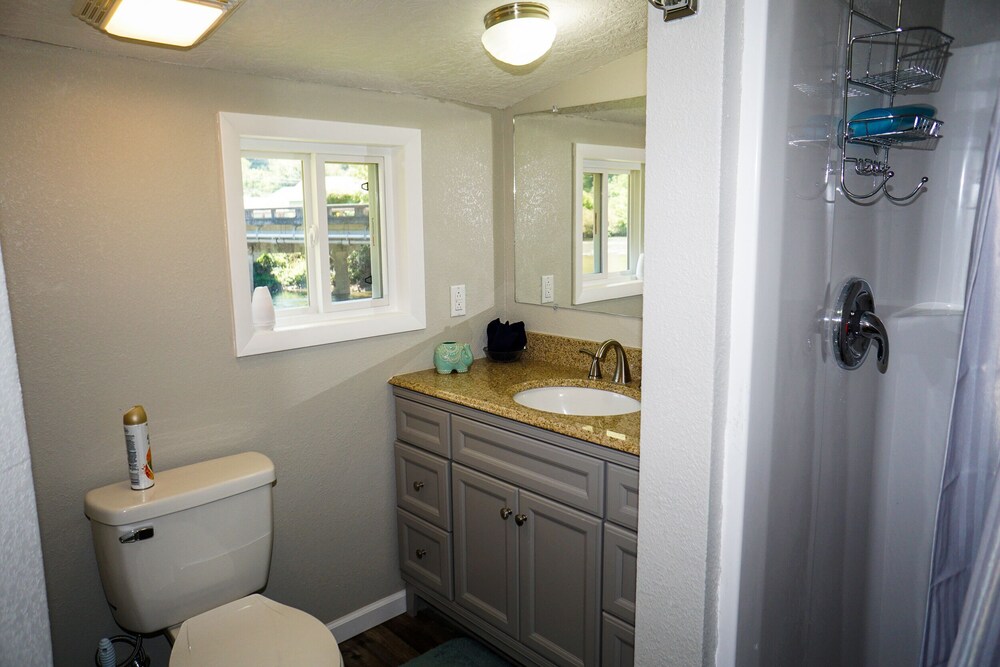 River front cottage great for fishing, kyaking, or tubing.