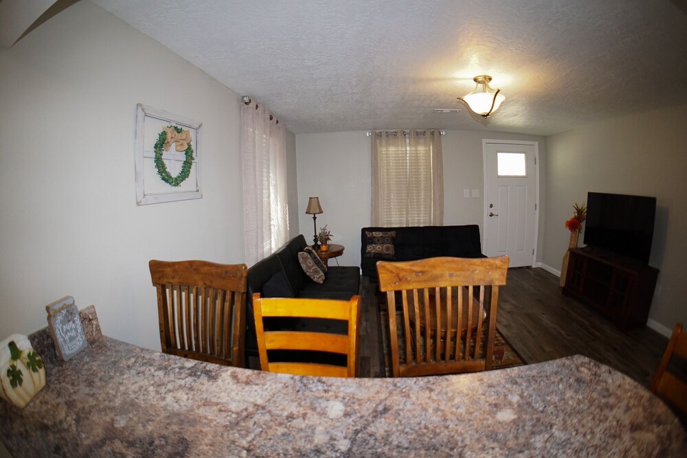 River front cottage great for fishing, kyaking, or tubing.