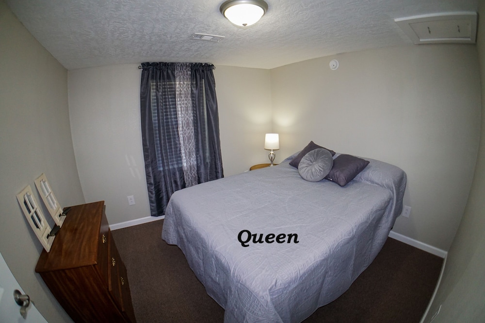 River front cottage great for fishing, kyaking, or tubing.