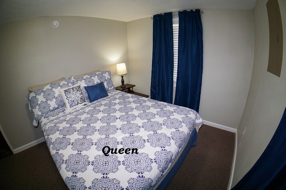 River front cottage great for fishing, kyaking, or tubing.