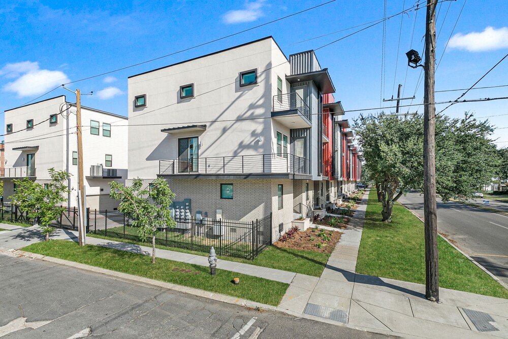 Bienville Townhouse on a Gated Campus