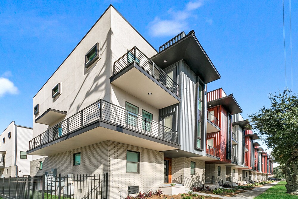 Bienville Townhouse on a Gated Campus