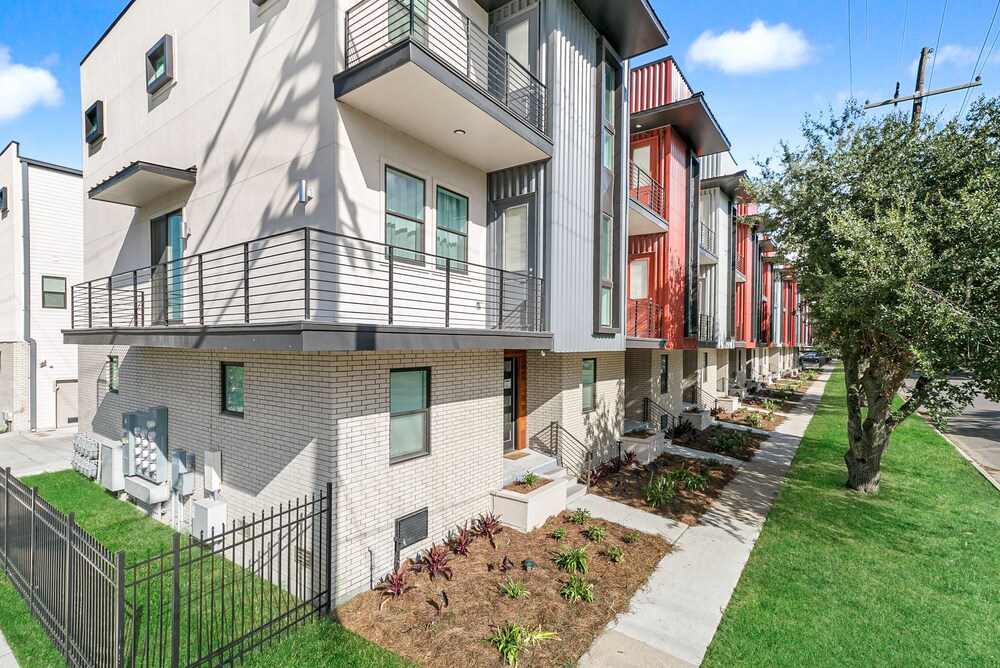 Bienville Townhouse on a Gated Campus