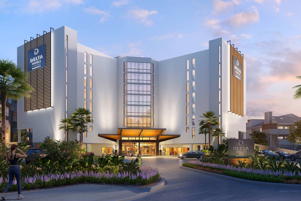 Delta Hotels by Marriott Virginia Beach Bayfront Suites in Norfolk