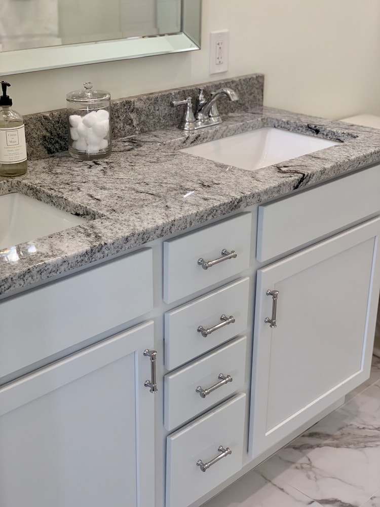 1 BR- 1BA - Sleeps 3    825 sq ft •  146 S Broadway