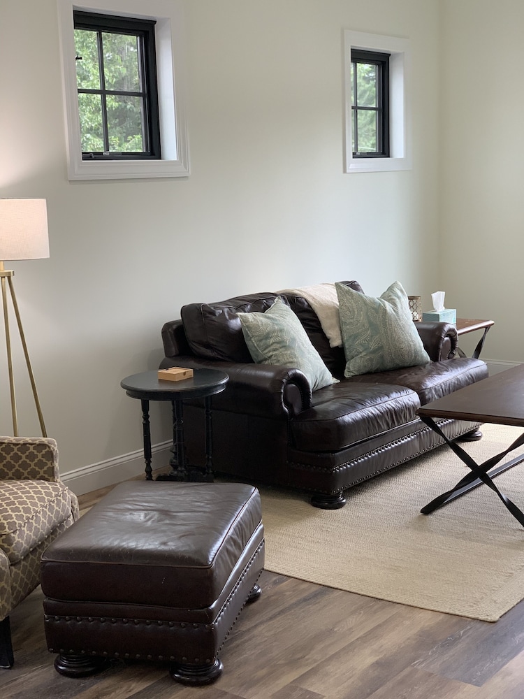 1 BR- 1BA - Sleeps 3    825 sq ft •  146 S Broadway