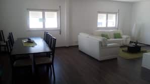 Flat-screen TV, fireplace