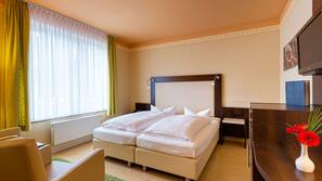 Hypo-allergenic bedding, free WiFi, linens, wheelchair access