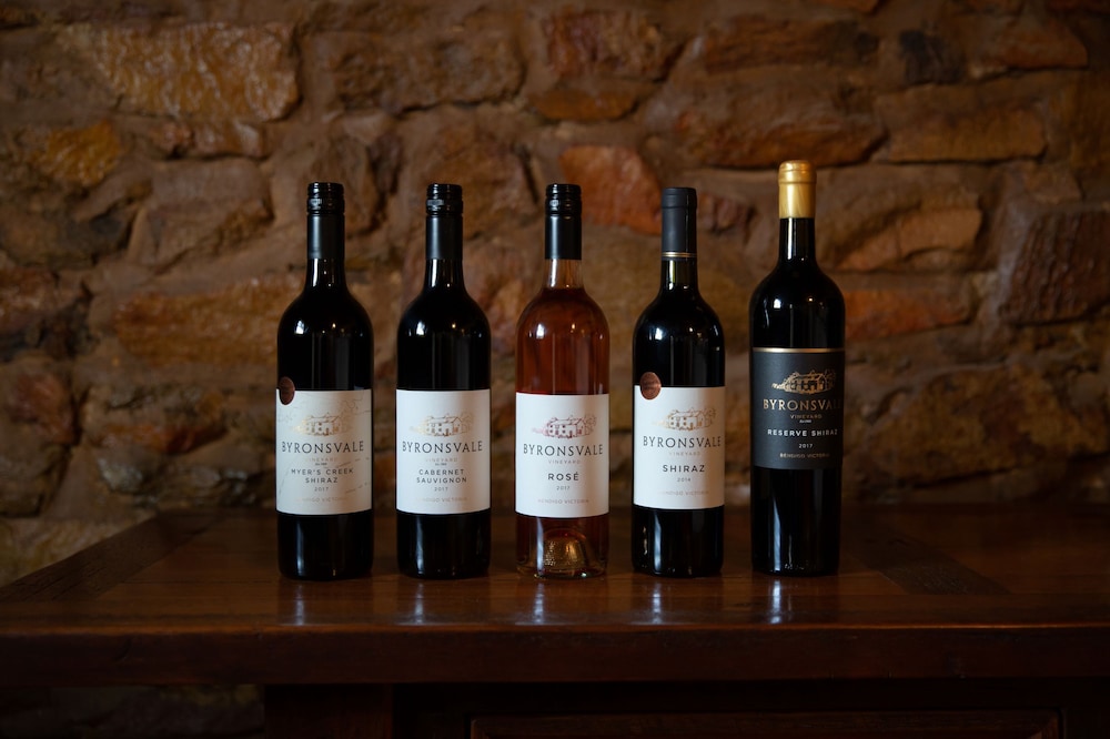 Byronsvale Vineyard and Accommodation