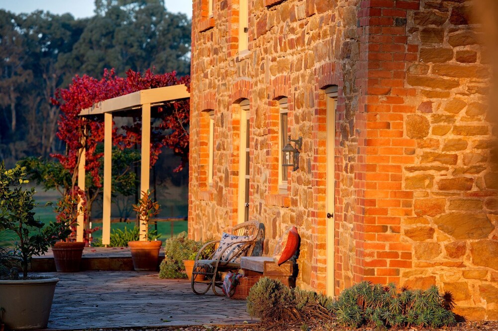 Terrace/patio, Byronsvale Vineyard and Accommodation