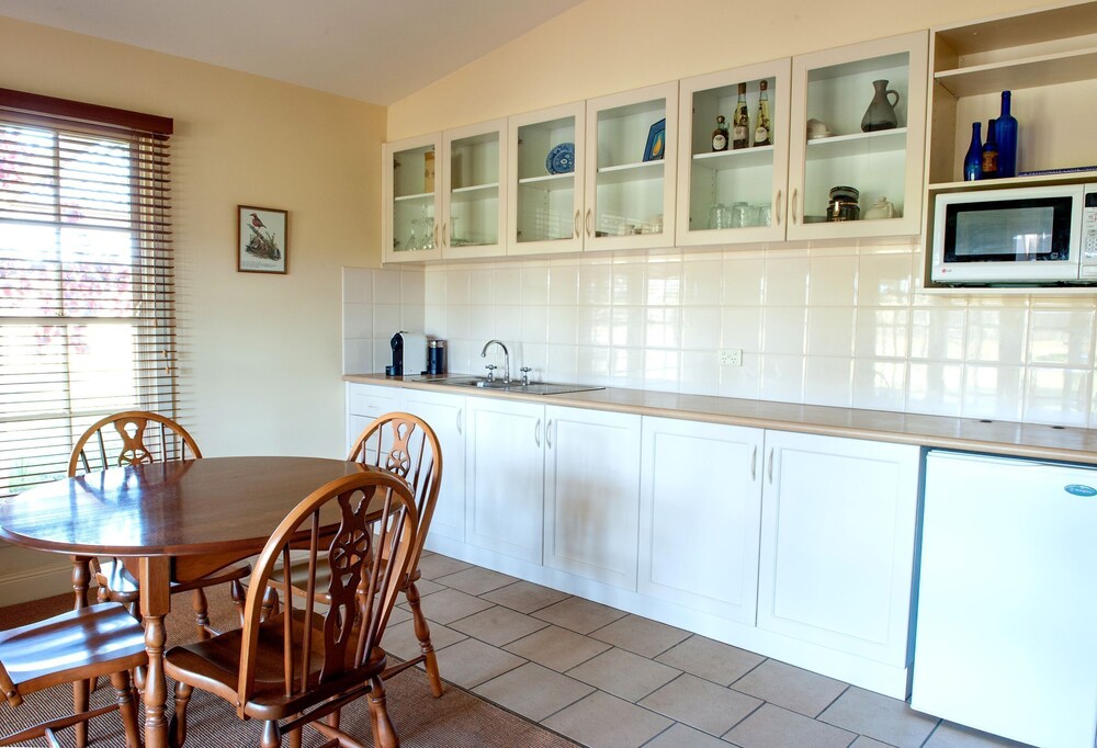 Private kitchen, Byronsvale Vineyard and Accommodation