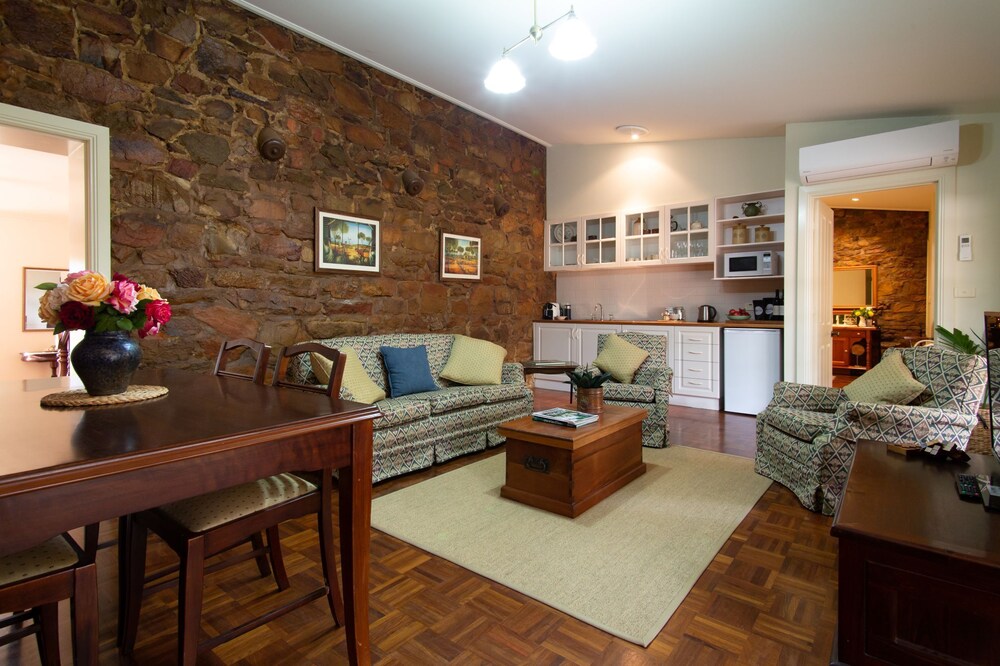 Living area, Byronsvale Vineyard and Accommodation