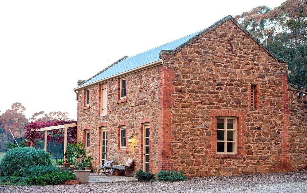 Byronsvale Vineyard and Accommodation