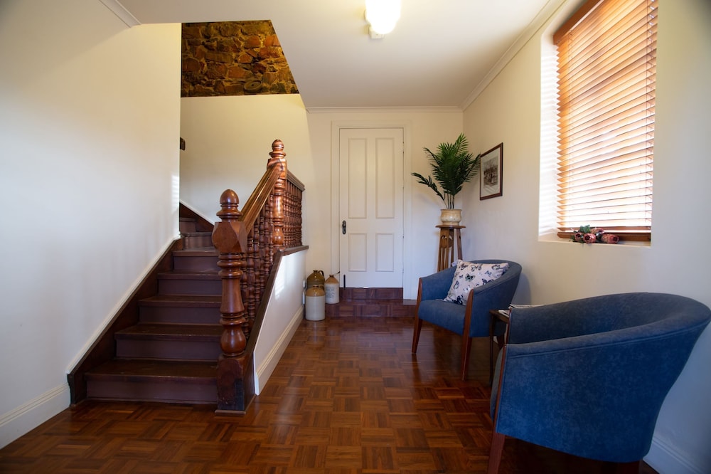 Living area, Byronsvale Vineyard and Accommodation