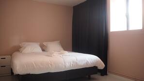 Couette en duvet d'oie, mini-bar avec articles gratuits, bureau