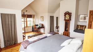 3 bedrooms, iron/ironing board, Internet, linens