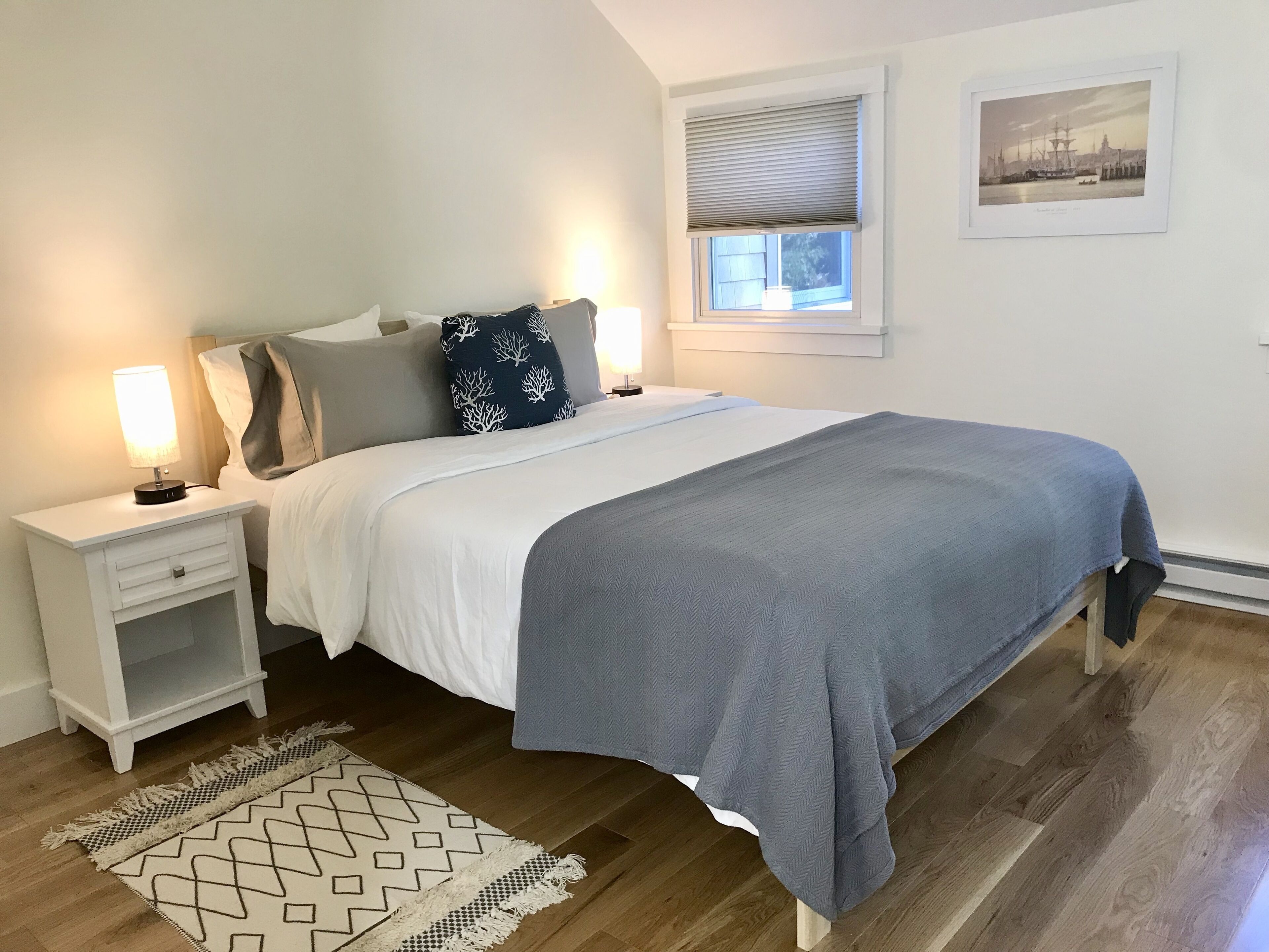 Charming new renovated  3 bed/ 1 Bath  condo sleeps 6+Walk & Bike to everything in Nantucket, United States