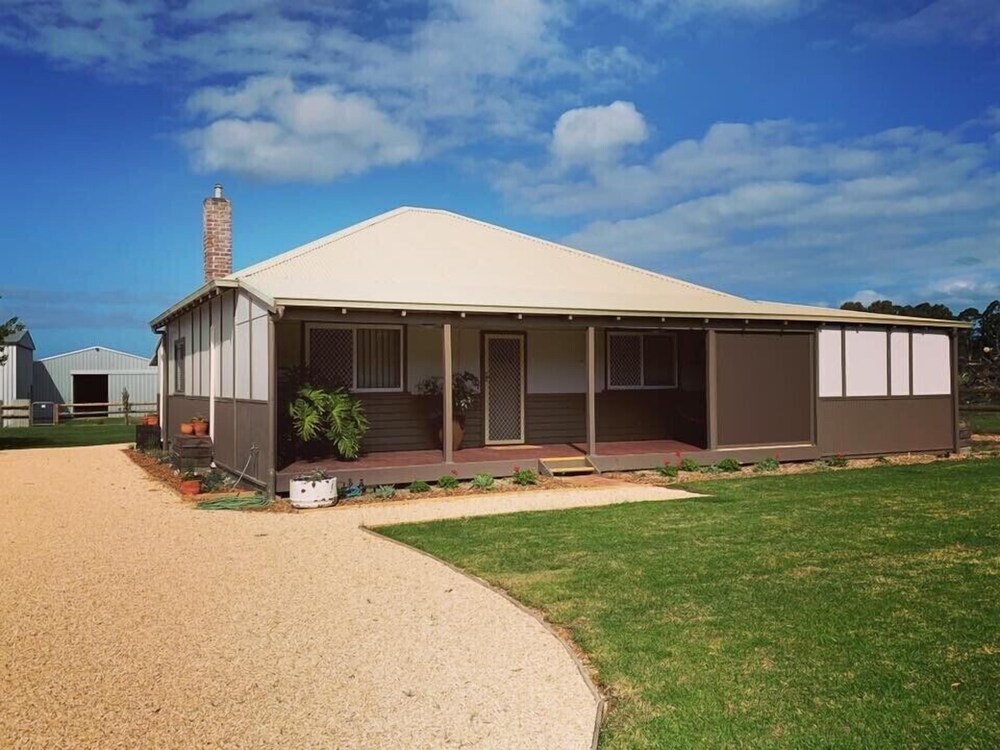 Modern Farm House and Stables
