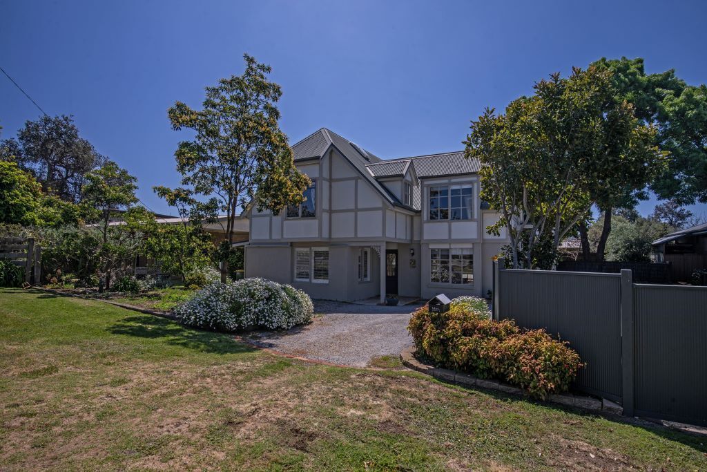 Phillip Island 100 Meters From Cowes Front Beach Contemporary Beach