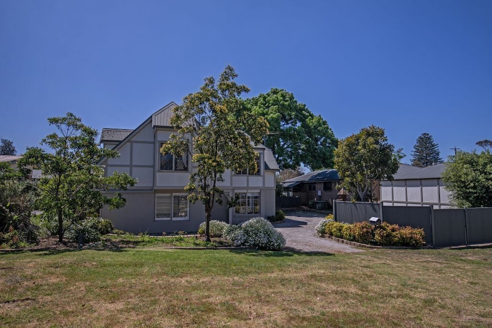 Phillip Island 100 Meters From Cowes Front Beach Contemporary Beach House, Australia