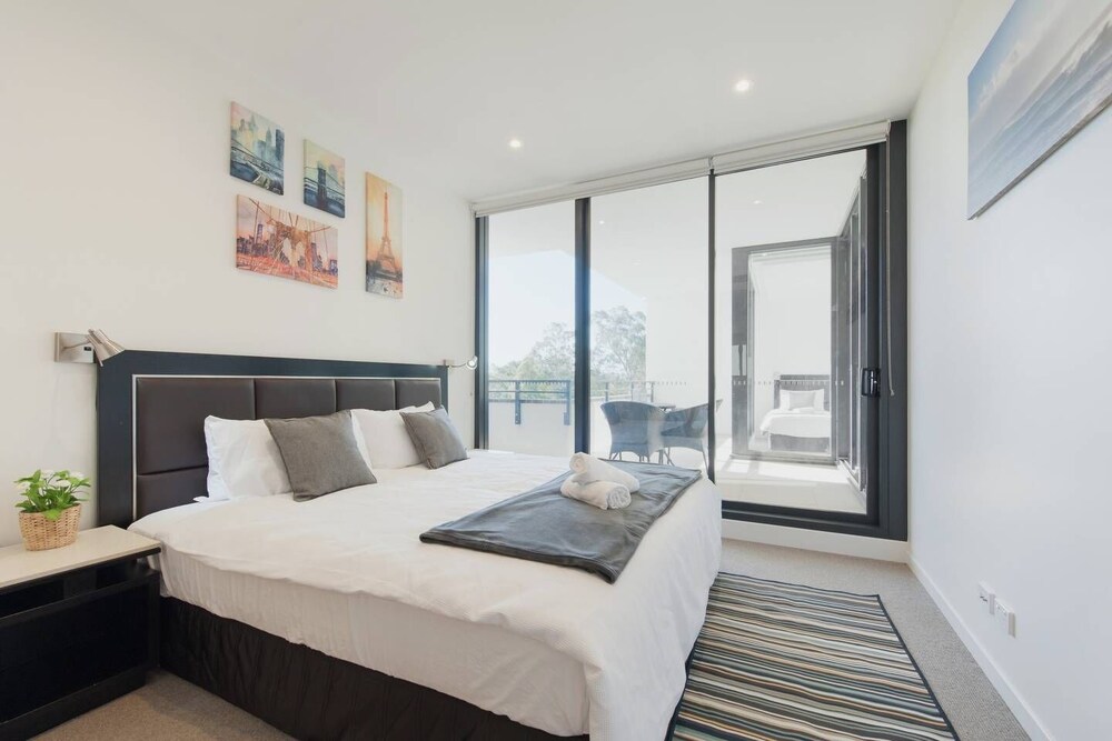 Mordern Sleek 2 Bedroom Apartment Marsfield Close to City, University & Station