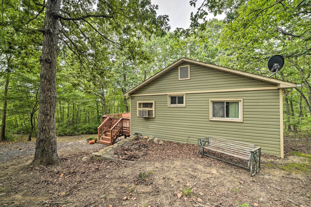 Secluded Luray Cabin w/ BBQ, 11 Mi to Caverns!, Luray Room Prices
