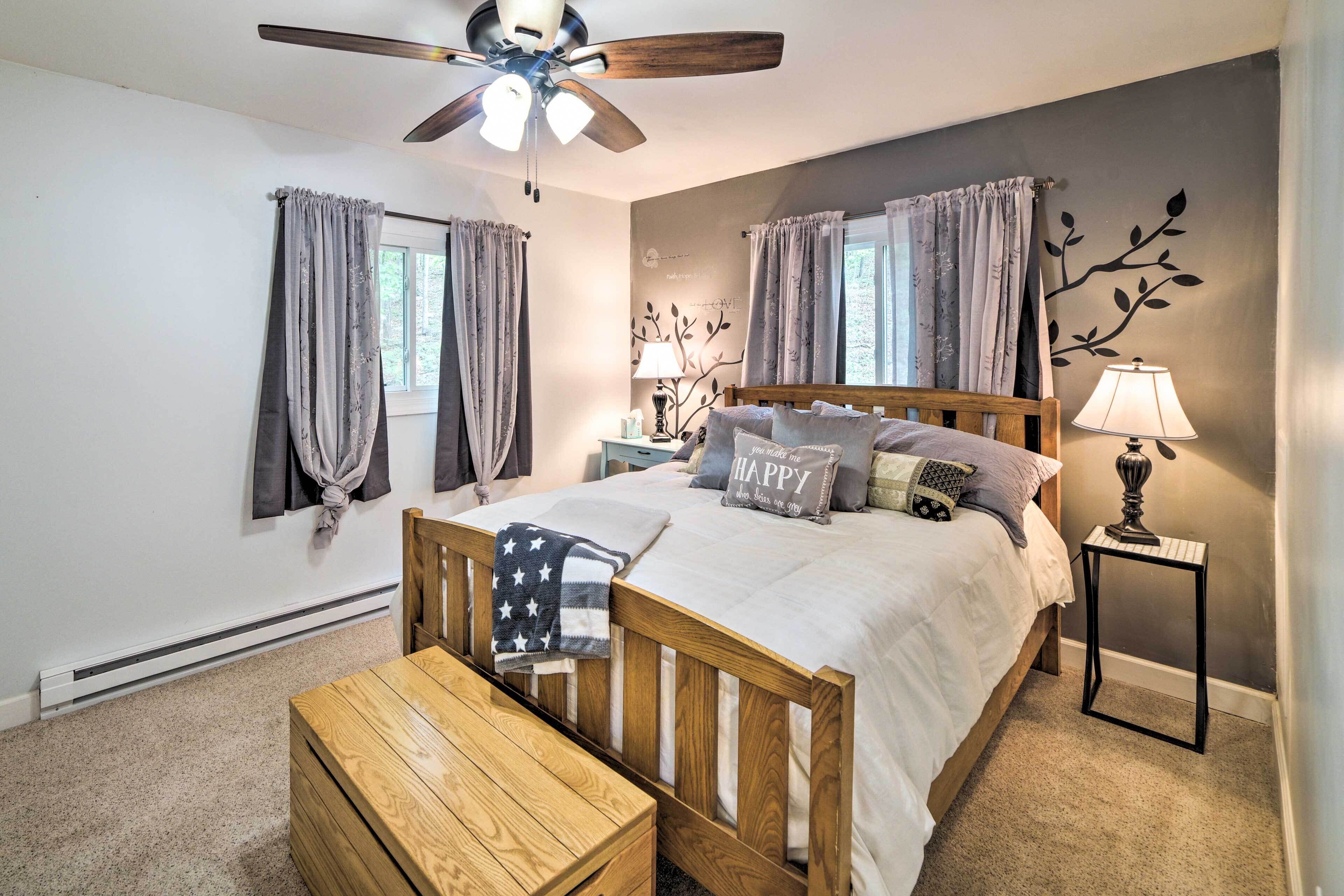 Secluded Luray Cabin w/ BBQ, 11 Mi to Caverns! in Luray, United States