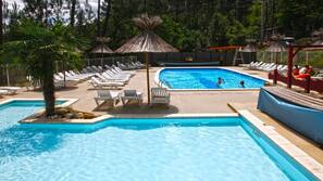 Piscine extérieure (ouverte en saison), parasols de plage