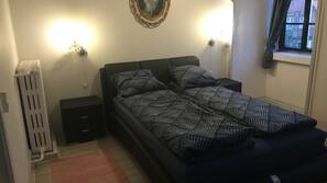 Free WiFi, linens