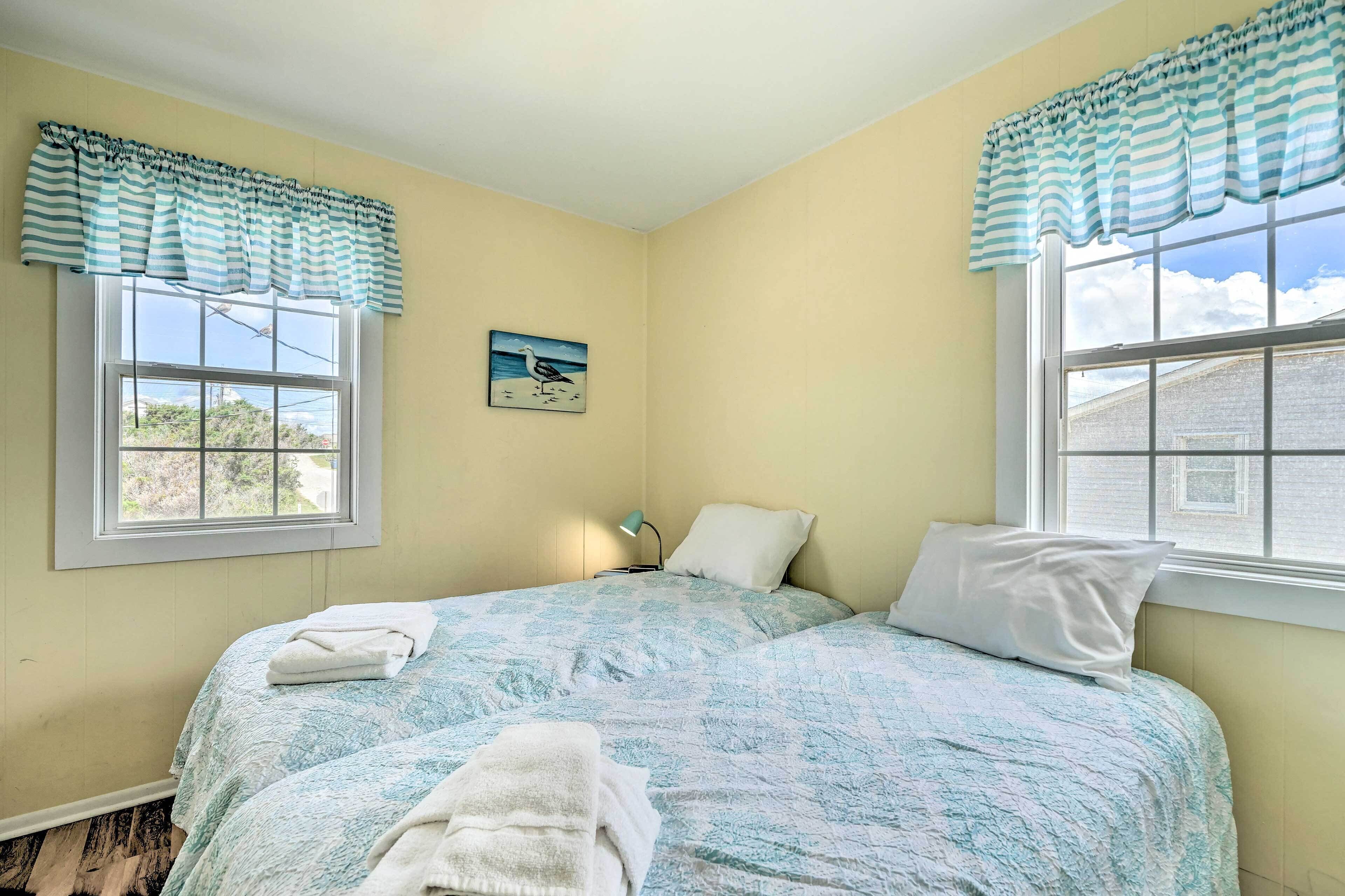 Oceanfront Emerald Isle Home w/ Beach Access! in Morehead City, United States