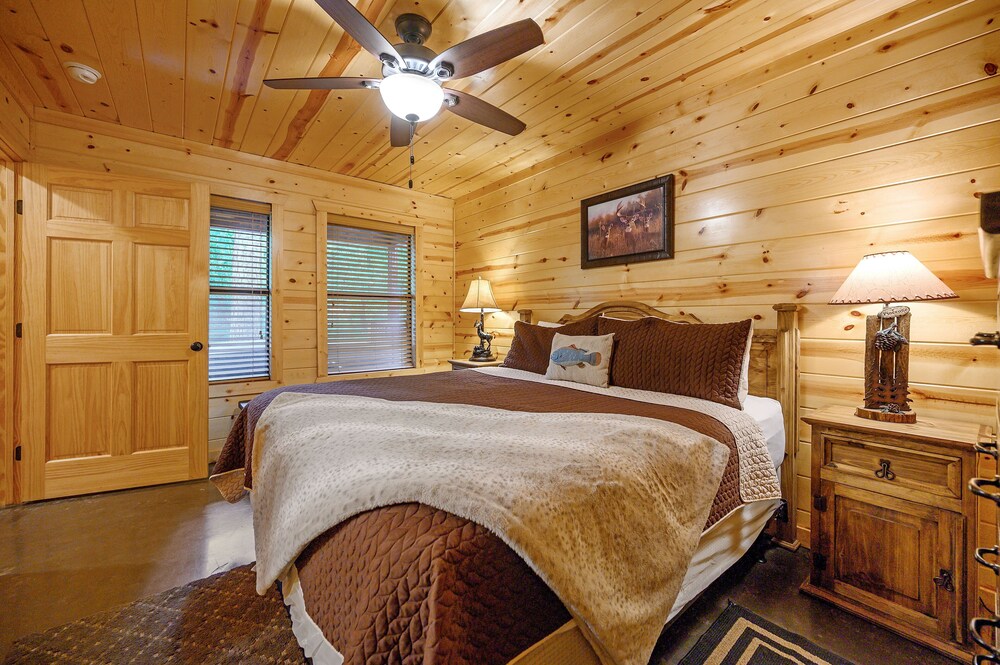 Buck-eye Holow:  2 BR, 2 Bath, Sleeps 6