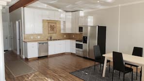 Full-size fridge, oven, stovetop, cookware/dishes/utensils