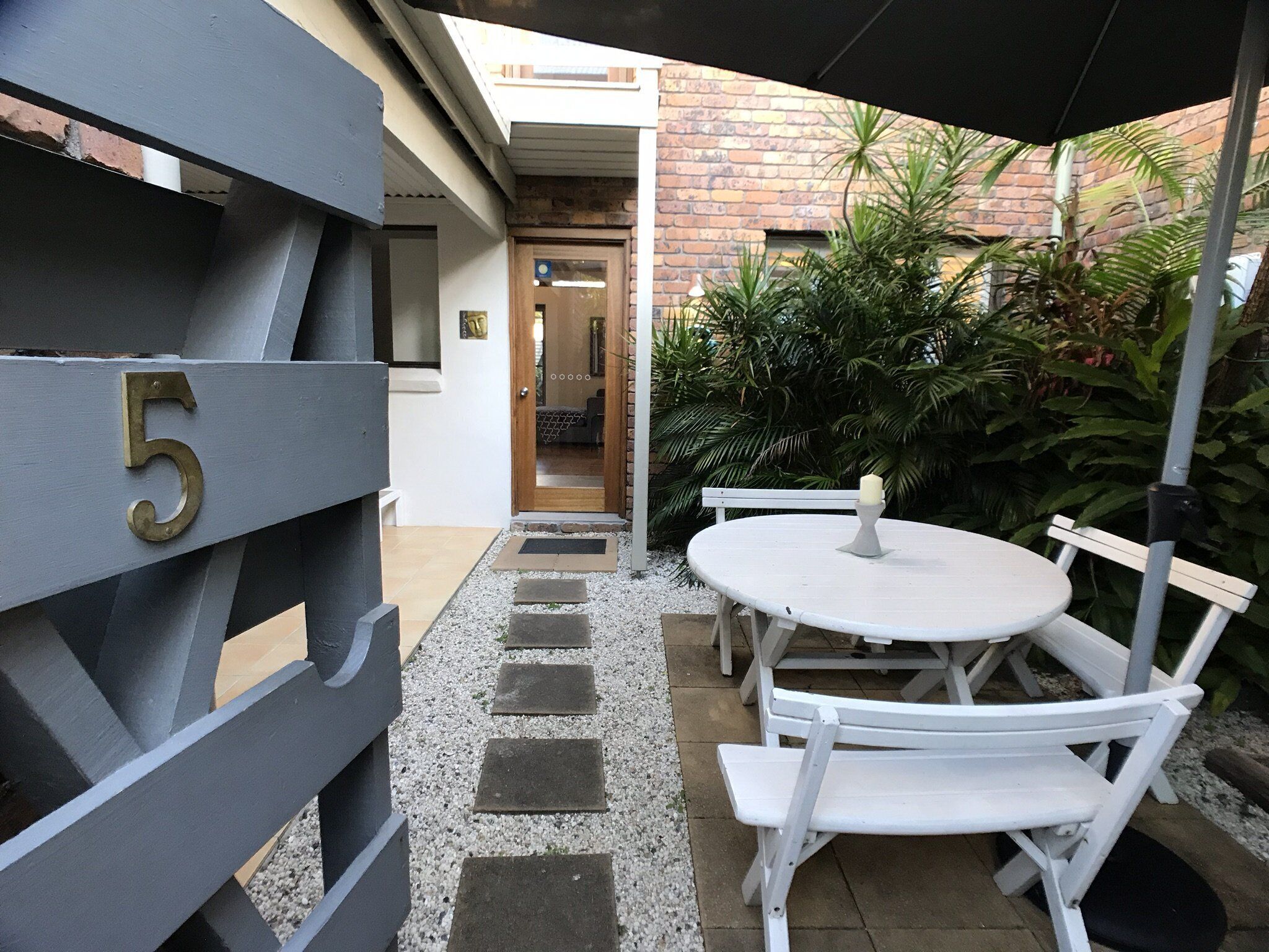 Spacious and Stylish two Bedroom Villa Short Walk to Beach and Town