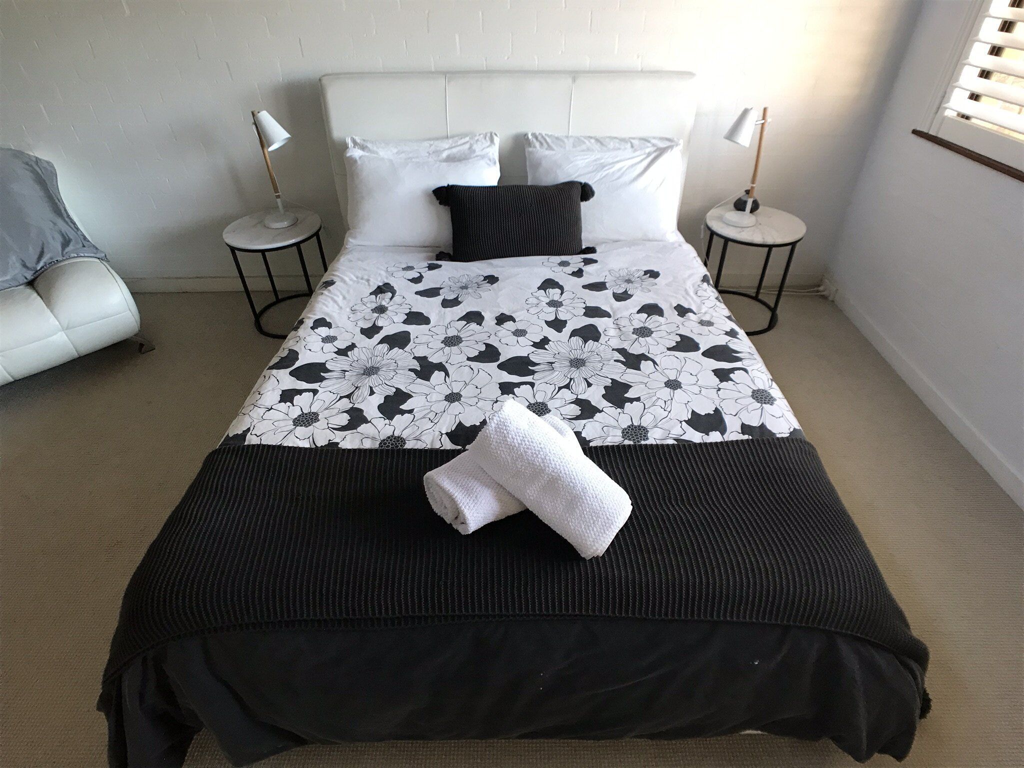 Spacious and Stylish two Bedroom Villa Short Walk to Beach and Town