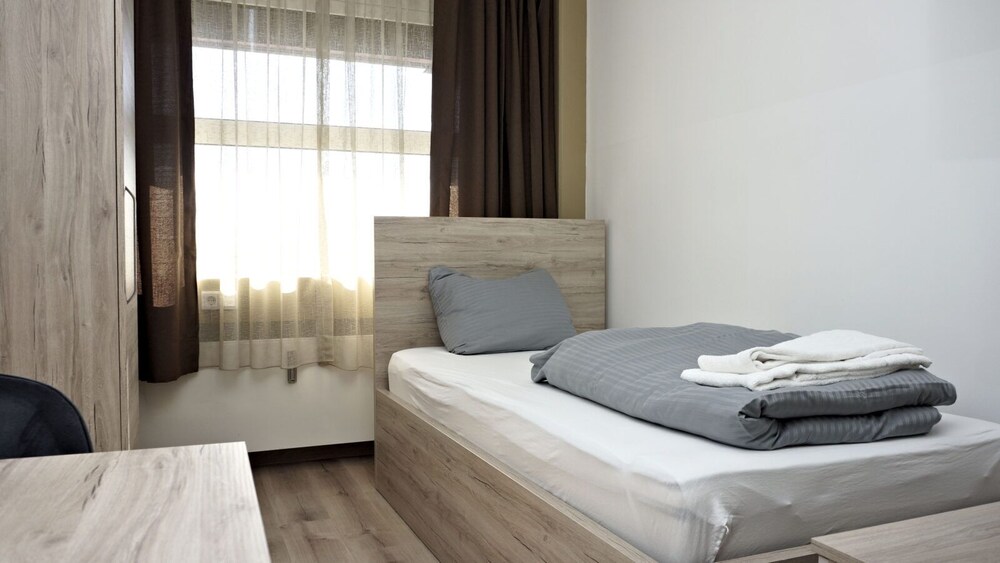 Versteckte Kamera In Einem Deutschen Hotelzimmer Versteckte Kamera In Einem Deutschen Hotelzimmer