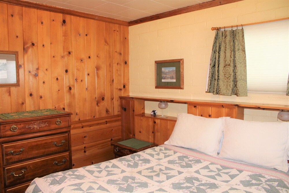Lake Front Cabin 6 In June Lake Cheap Hotel Deals Rates
