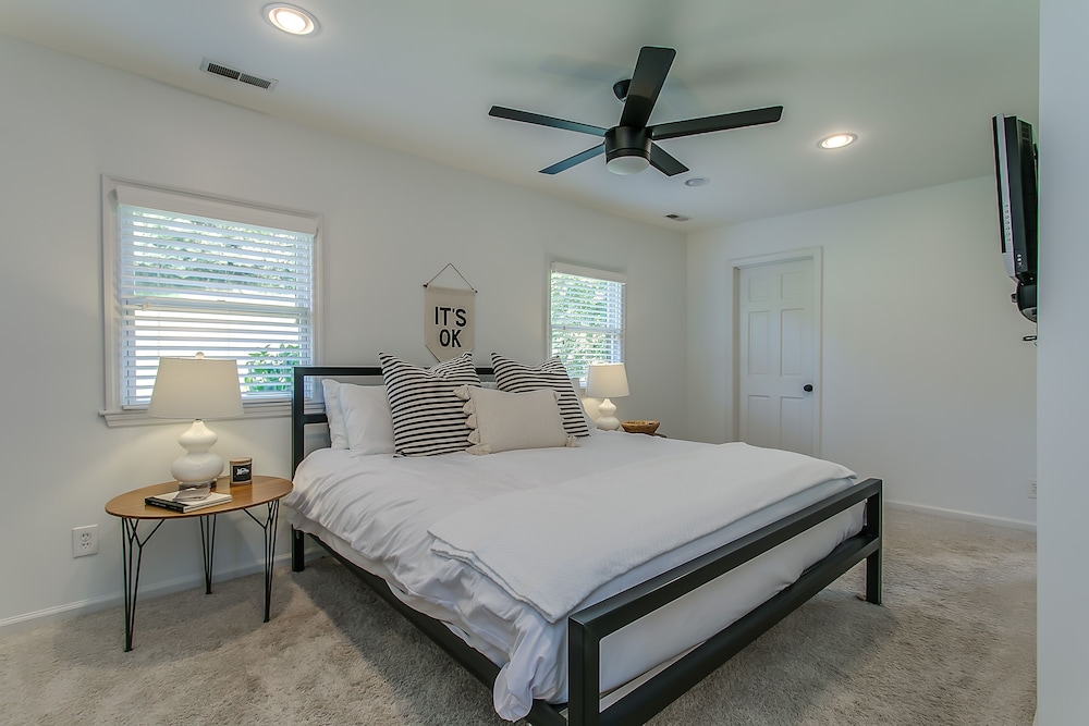 Wildflower Farm Chic Countryside Leiper's Fork Retreat on 15 Acres