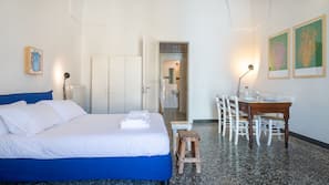 Free WiFi, linens